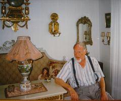 Bertil Hegland 1998 i sitt nya hem i Täby