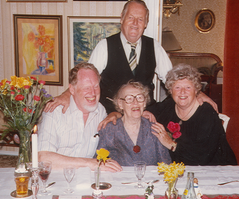 Bertil med mamma Karin och syskonen 1984