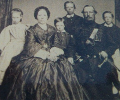 Tändsticksfabrikör Fredrik Kullberg med familj ca 1865
